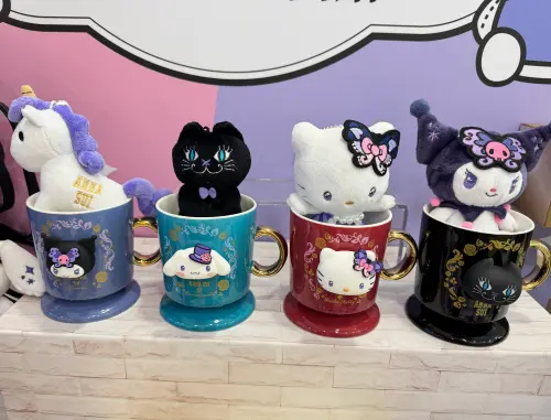▲限量公仔馬克杯，售價499元（不含杯內玩偶）。（圖／記者鍾怡婷攝）