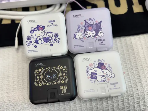 ▲行動電源共4款，加價購1699元／款。（圖／記者鍾怡婷攝）