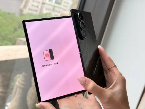 ▲三摺手機三星Galaxy Z TriFold。（圖／記者周淑萍攝）