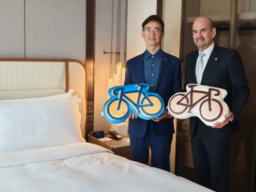 ▲聯名主題客房，從抱枕細節、藝術畫作、自行車元素到迎賓禮品，每一處皆展現跨界合作的細膩融合。（圖／記者金武鳳攝，2025.12.18)