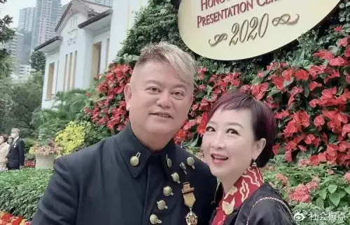 ▲陳百祥與老婆黃黃杏秀。（圖／微博＠社會椒點）