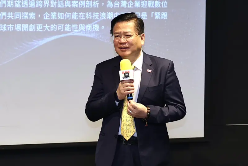 ▲許舒博質疑，政策不應該要一體適用，反問如果像是鴻海創辦人郭台銘也有幼子，難道也要政府買單，呼籲還是採取鼓勵性質，避免勞資對立。（圖／記者朱永強攝2025.12.18）