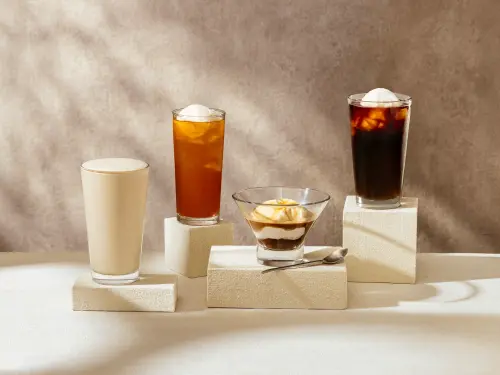 ▲左起：麥芽雪冷萃290元、經典紅茶馥洛特220元、經典阿法奇朵220元、經典美式馥洛特220元。（圖／星巴克starbucks.com.tw）