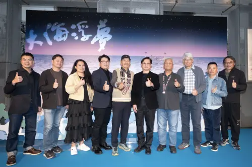 ▲夏曼・藍波安、《大海浮夢》 出品人童子賢、導演周文欽、戴立忍（圖／目宿媒體提供）