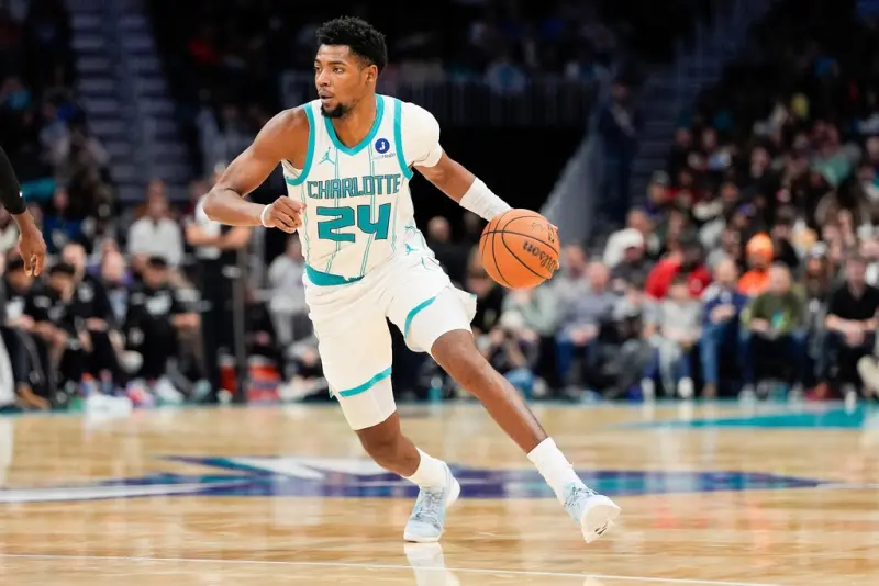 ▲黃蜂米勒（Brandon Miller）近兩季因傷缺席71場，一度被視為球隊「非賣品」的他，近期也捲入交易傳聞中，根據NBA資深記者阿米科（Sam Amico）透露，黃蜂對米勒的態度不再堅定。（圖／美聯社／達志影像）