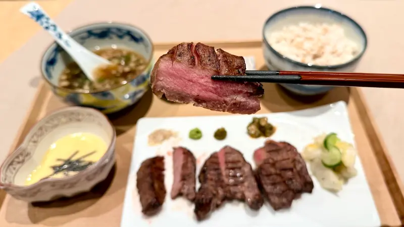 ▲乾杯集團全新品牌「牛舌佑介」全台首店12月21日在信義區統一時代百貨開幕，厚切牛舌定食390元起共有14款完整菜單價格一覽，牛舌部位吃法推薦；開幕優惠一覽。（圖／記者蕭涵云攝）