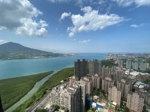 ▲新北市淡水區最近一年有高達922件千萬以下的住宅交易量，位居雙北之冠，成為許多首購族的熱門購屋地點。（圖／永慶房屋提供）