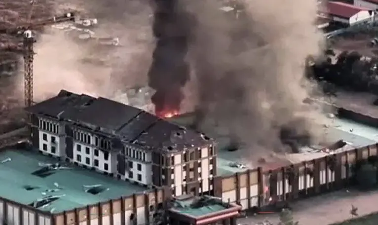 ▲泰柬邊境局勢緊張之際，泰國軍方同步展開跨境網路詐騙掃蕩行動，鎖定賭場與旅宿設施，試圖切斷詐騙集團運作鏈。（圖／翻攝自泰國軍方臉書）