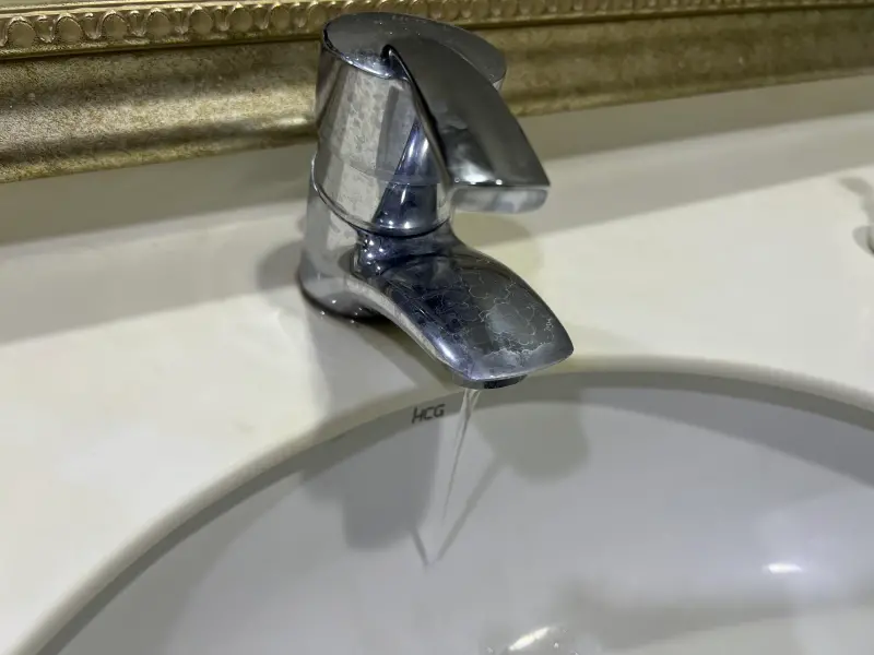 ▲台灣自來水公司表示，高雄市將於12月30日實施停水作業，其中鳳山區、大寮區、林園區將於30日上午9時起停水9小時，林園區林家里、小港區孔宅里之旭日街一帶則停水15小時。（圖／記者賴禹妡攝）