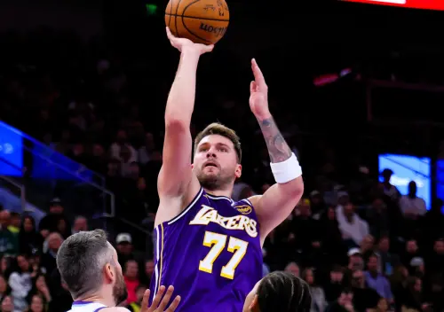 NBA／湖人Doncic再創鬼神紀錄！單場45分怪物大三元比肩魔術強森
