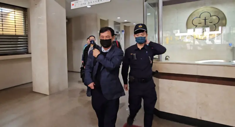 ▲前台北市副市長彭振聲為京華城案辯論出庭，他提及太太與母親接連逝世「100天走2個人」，現在是「三等國民」，等吃、等睡、等死。（圖／記者劉松霖攝）