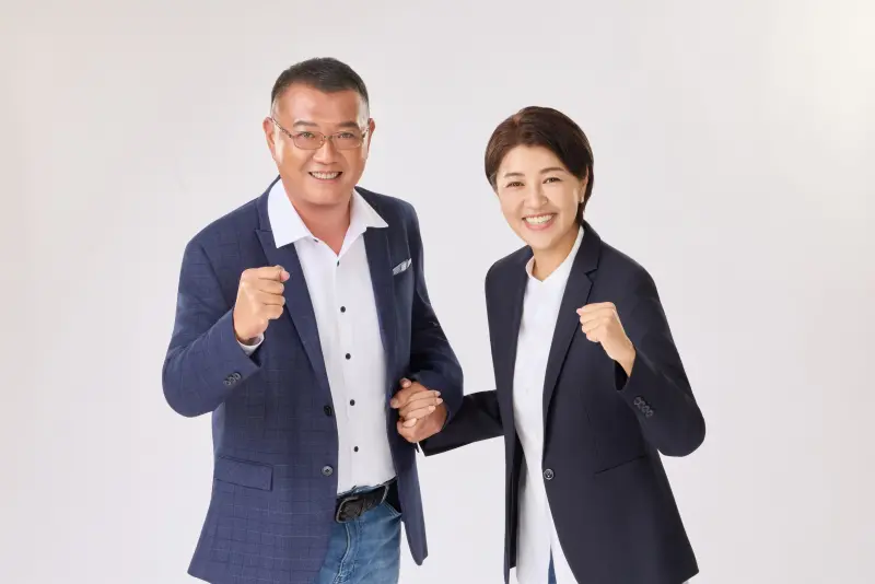 ▲南投縣長許淑華和無黨籍議員蔡宗智的參選形象照早已拍好。（圖／蔡宗智服務處提供，2025.12.19）