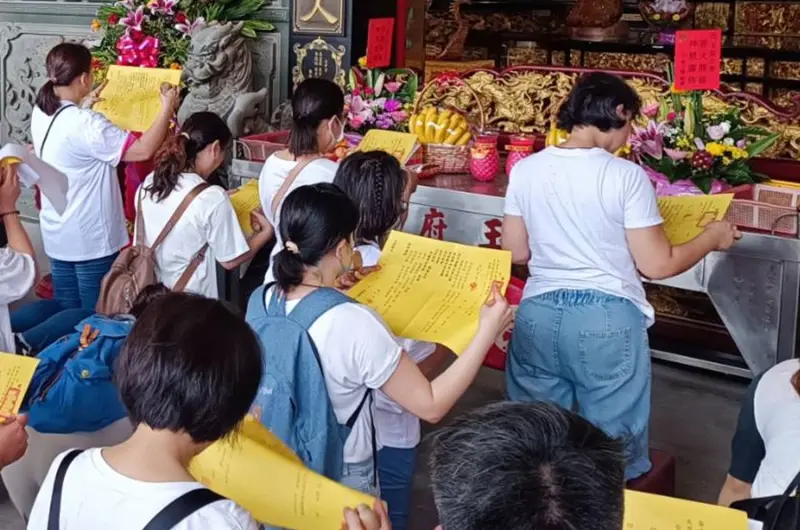 ▲2025年冬至節氣與天赦日在12月21罕見重逢，社團法人中華宗教文化協會表示，該日是最適合重新調整氣場時刻，提供拜拜流程、補財庫吉時、最佳供品、懺悔祈福疏文與冬至轉運法。（圖／三陽玉府天宮-龍井天公廟臉書）