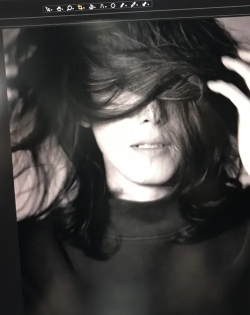 ▲金宇彬抗癌成功後，曝光一系列長髮沙龍照，告知全世界自己已經重獲新生。（圖／IG@____kimwoobin）