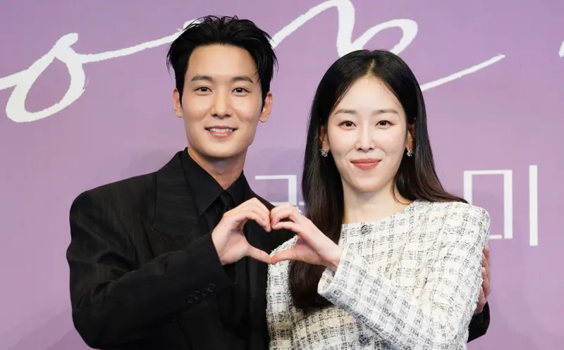 ▲《Love Me》 徐玄振（右）大方談和張栗吻戲的感受，直呼很有趣。（圖／Hami Video）