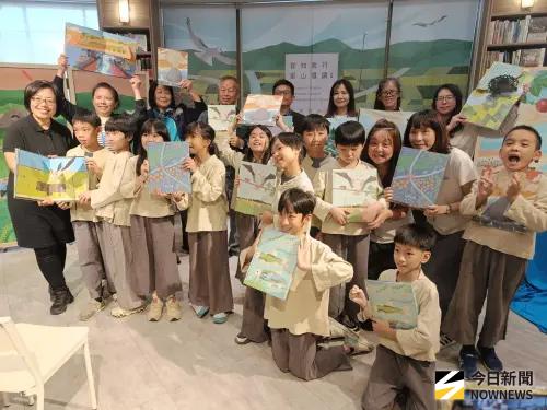 ▲「你知我行，里山倡議」繪本的發行，期盼將台灣農村實踐「人與自然和諧共處」的永續經驗，以更輕鬆、有溫度的方式推向國際。（圖／記者金武鳳攝，2025.12.19)