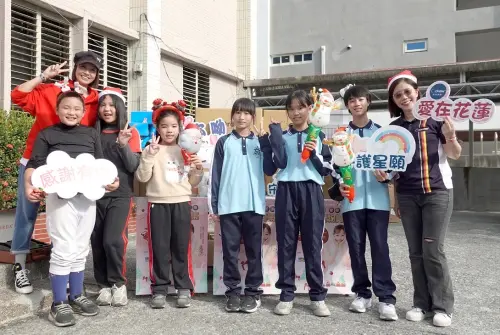 ▲「2025歐德集團 手護星願」日前恩走訪花蓮光復鄉，捐贈千份耶誕禮物偏鄉送暖，一同歡慶聖誕節，溫暖孩子的心。（圖／歐德傢俱提供）