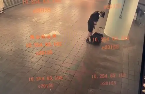 台北車站連扔煙霧彈一人倒地送醫！北檢火速派2檢到場追兇
