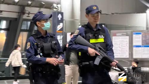 直擊／張文北捷隨機砍人！台南高鐵警察全副武裝：強化乘客安全
