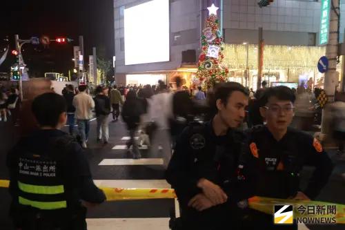 ▲北捷隨機傷人案，捷運中山站商圈周邊事後現場。(圖/記者葉政勳攝)