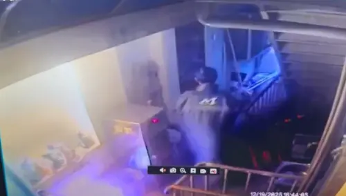 ▲27歲張姓男子19日在北捷北車、中山站隨機攻擊，犯案前還返回租屋處縱火。（圖／翻攝畫面）