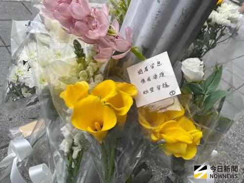 快訊／隨機攻擊4死11傷　民眾南西誠品獻花哀悼「願逝者安息」
