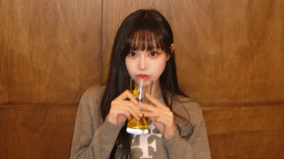 ▲邊荷律因父親驟逝、母親病倒，坦言仍需時間整理情緒，近日宣布暫時離開台灣返韓沉澱，她透過社群向粉絲報平安，並承諾2月將以更明亮的狀態回來。（圖／翻攝自邊荷律IG@yuling34）