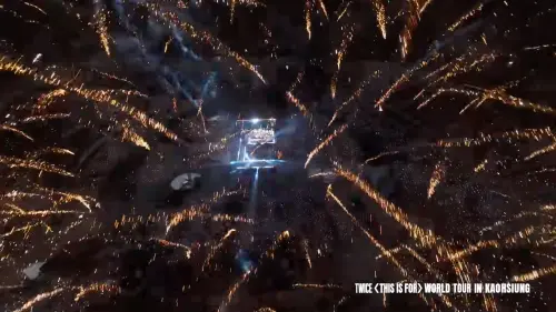 ▲TWICE官方頻道上傳高雄場煙火空拍畫面，逼哭一群台灣ONCE。（圖／翻攝自TWICE YouTube）