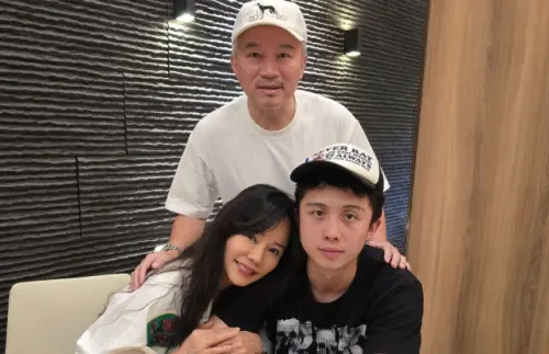 孫鵬慶60歲生日！孫安佐獻吻爸爸　狄鶯感動：我2個最愛的男人
