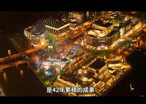 ▲ 工頭堅在影片中也介紹搭乘高雄捷運、輕軌的便利，包括衛武營看劇、駁二參加大港開唱，也與媽媽搭乘輕軌遊市區、前往拍攝哈瑪星歷史景點等參與高雄日漸蓬勃的文化活動。（圖／高市府提供）