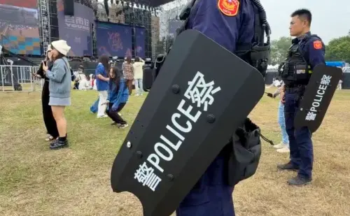 ▲ 警察局除增派警力加強場地安檢，增配現場員警執勤裝備，也規劃分區每兩時巡邏 以提高見警率，並輔以遠端監視器即時監控，同時啟動主辦單位聯防機制，強化人流控場，全面防範突發治安事件。（圖／南市府提供）