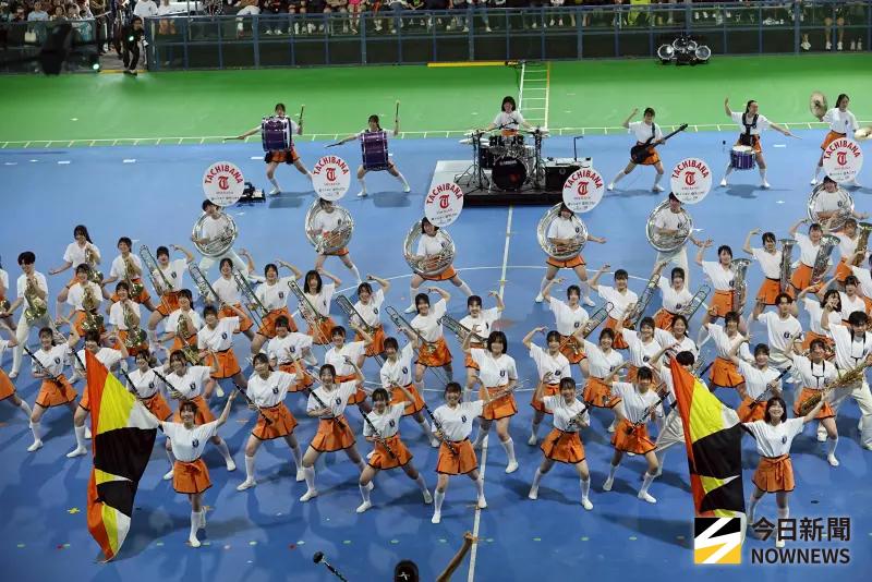 ▲日本知名橘高校「橘色惡魔」今首度南下屏東，在潮州國際滑輪溜冰場盛大演出。（圖／記者莊全成攝，2025.12.20）