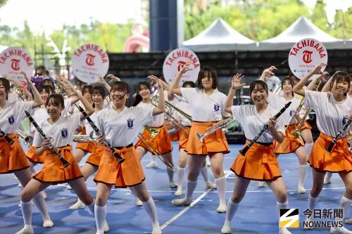 ▲京都橘高校攜手屏東在地樂儀隊，掀起青春音浪。（圖／記者莊全成攝，2025.12.20）