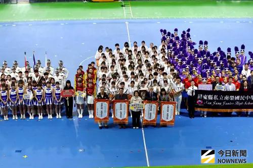 ▲日本京都橘高校吹奏樂部與屏東女中、美和科技大學及南榮國中三校進行行進管樂交流演出。（圖／記者莊全成攝，2025.12.20）