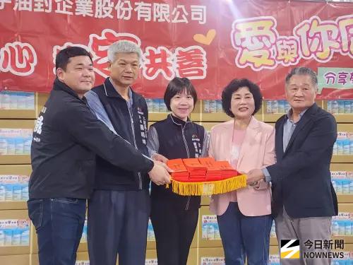 亮宇油封寒冬送暖 陳春甘長年助弱善循環
