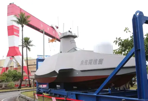 ▲台灣國際造船公司舉辦慶祝52週年慶園遊會活動，現場展示自主研發的奮進魔鬼魚號無人船。(圖／台灣國際造船公司提供)