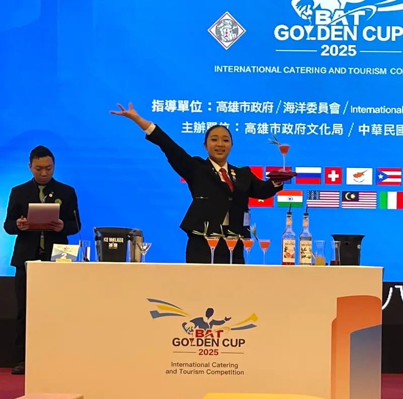 ▲好棒棒！台中修平科大在金爵獎國際餐旅賽表現亮眼，觀光暨餐旅管理系學生蘇琬筠摘下金、銅牌雙獎項。（圖／修平提供）
