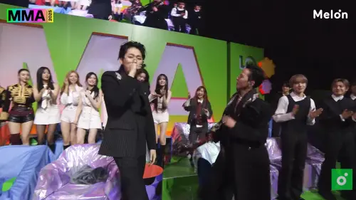 GD MMA再捲唱功爭議！唱一半麥克風給Zico　遭疑躲避現場演唱
