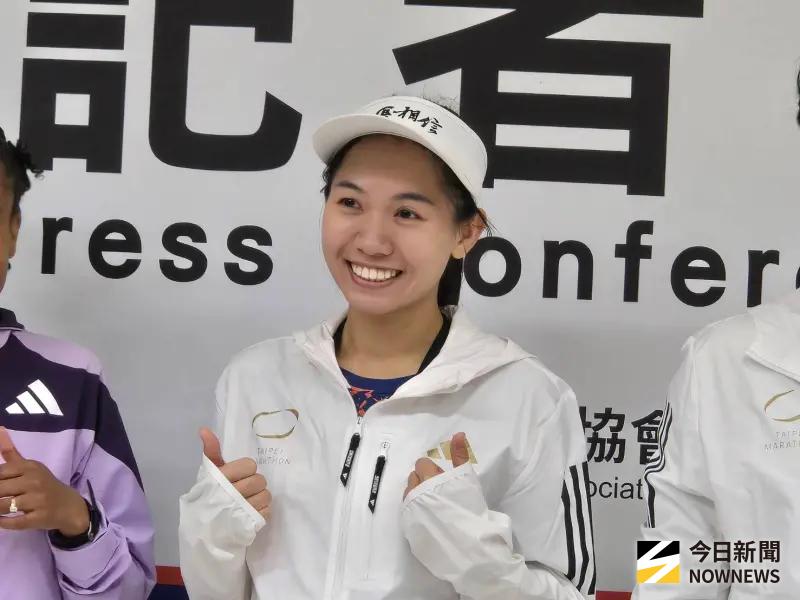 ▲「長跑甜心」張芷瑄以2小時47分14秒率先衝線，成功拿下國內女子組冠軍，為自己在台北馬拉松寫下重要里程碑。（圖／記者黃建霖攝）