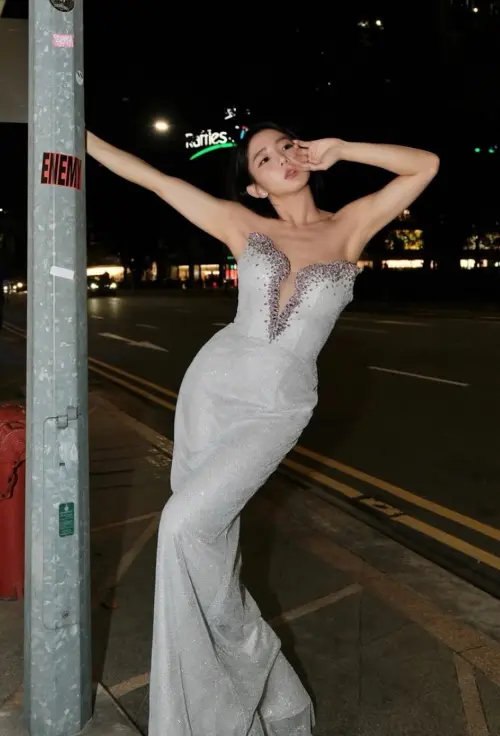 ▲郭書瑤（如圖）近日受邀飛往新加坡參加首屆金獅大賞頒獎典禮，她解鎖了自己化妝上場的新技能。（圖／混血兒娛樂提供）