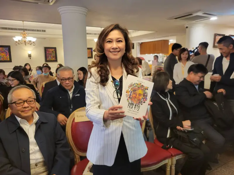 ▲Kolas Yotakaz發新書，談及認同問題。（圖／記者陳佩君攝，2025.12.21）