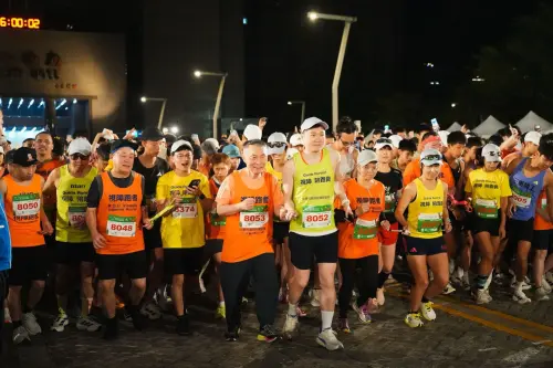 ▲今年台北馬富邦金控首度培訓員工擔任視障陪跑志工，並號召員工志工協助賽務，以實際行動支持運動平權。（圖／富邦金提供）