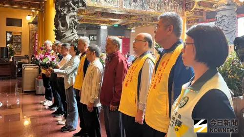 林岱樺冬至鳳山天公廟參拜提「暖冬三願」
