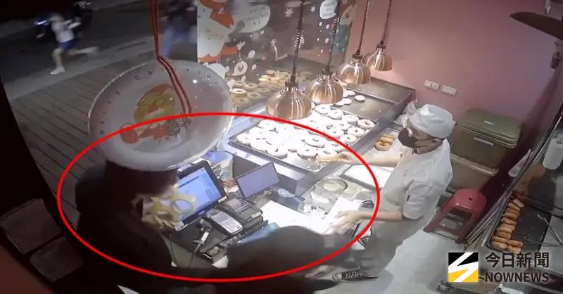 網讚新台幣下架甜甜圈！張文隨機攻擊當下　勇店員推顧客進店避難