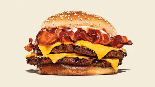 ▲漢堡王聖誕雙牛大餐229元「買1送3」！單點無痛升級套餐還送公仔。（圖／漢堡王 burgerking.com.tw）