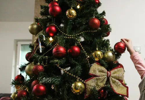 ▲聖誕節將於12月25日到來，命理專家小孟老師表示，聖誕節有「6大禁忌」需謹記，另外亦提供6大開運法，讓2026年新的開始也能接好運。（圖／取自unsplash）