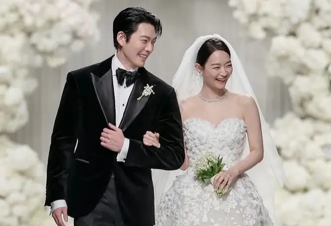 金宇彬婚禮花5億細節！申敏兒婚紗4200萬還捐3億　禮物菜單超到位