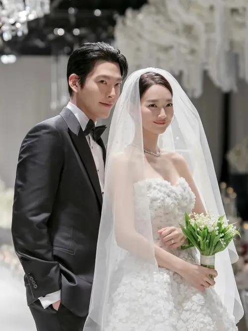 ▲金宇彬、申敏兒婚紗照曝光。（圖／IG@laciel.co.kr）