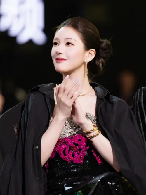 ▲趙露思歷經一整年跟前經紀公司的紛爭，坦言現在已經不會跟自己內耗。（圖／翻攝自趙露思官方微博）