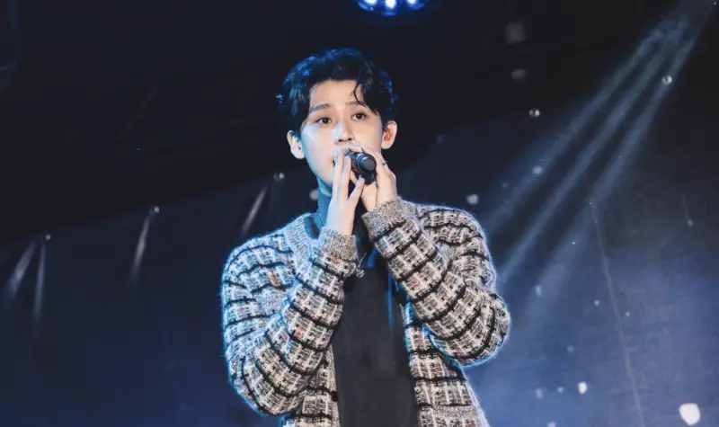 李玉璽新婚6天開唱！小樂突上台給抱抱　他樂歪秀鑽戒：是我老婆